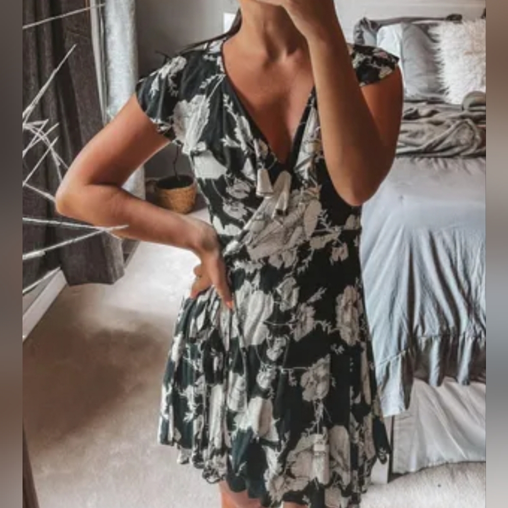 🌺New Free People Floral V-neck Dress